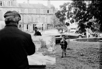 Fordan et son chevalet à la présentation/d'anciennes voitures à Acqueville