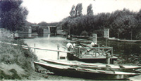 Le ponton (abordage)/de l'hôtel-restaurant "Le Sophora"
