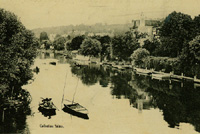 Barques de pêche devant l'île