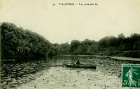 Pêcheur en barque,/au milieu du petit bras de la Seine