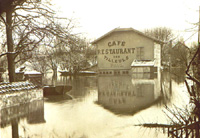 Le café-restaurant des Tilleuls/pendant la crue de 1910