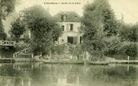 Loaction de bateaux/dans la plus ancienne maison de la rue du Pont