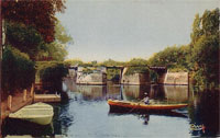 Canotage sur le petit bras de la Seine/devant le pont