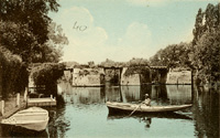Canotage près du pont, en amont