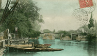 Le pont et l'embarcadère du Sophora/(carte p. éditée par Dellerie, propriétaire de l'hôtel)