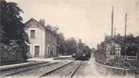 Le passage d'un train à l'ancienne gare