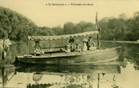 Le "Moustique", bateau assurant le passage/jusqu'à l'île de Platais