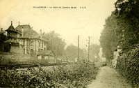 La villa "Marie Rose" en bordure du chemin de fer/et le sentier du bord de l'eau