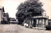 Les kiosques (première agence immobilière/et dépôt de pain) près de l'ancienne gare