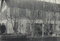 En barque, sur la terrasse du restaurant Jallabert