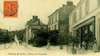L'épicerie et l'hôtel-restaurant "Le Berceau"/sur la place de l'Eglise