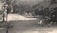 Le court de tennis de l'hostellerie de la Nourrée