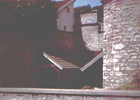 Le lavoir de la rue de l'ancienne mairie/avant sa démolition