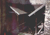 Le lavoir de la rue de l'ancienne mairie/avant sa démolition