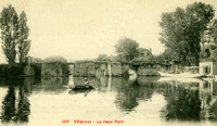 Canotage sur le petit bras de la Seine,/en aval du pont