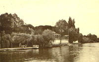 La terrasse du restaurant "La Pergola",/vue de la Seine