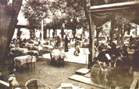 L'orchestre et la piste de danse/du restaurant "La Pergola"