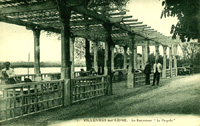 La Pergola et le parking du restaurant