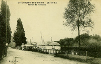 La terrasse, en bord de Seine,/du restaurant  "Les Peupliers"