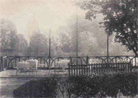 La terrasse du restaurant "Les Peupliers",/en bord de Seine