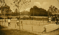 Jeu de boules, sur le terrain municipal/(devant la villa Neptune, future mairie)