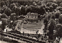 Vue aérienne d'Eden-Roc/(Hostellerie de la Nourrée)