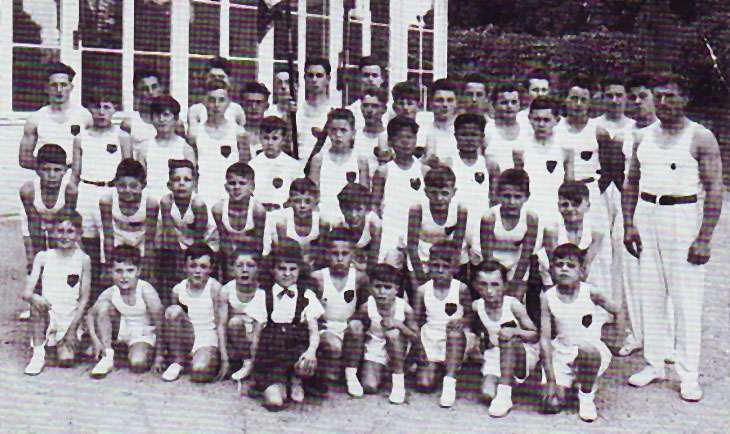Membres de l'Espérance en 1952, avec Nicole Legendre Vignes.
