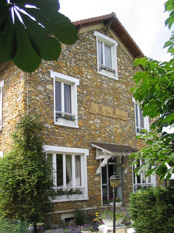 Façade de l'Auberge l'Ile de France