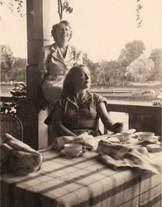 Deux clientes en 1954
