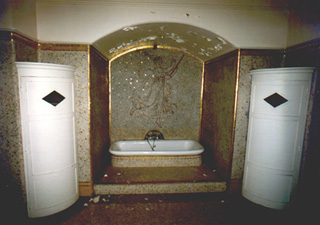 Salle de bains art-déco du château de Migneaux