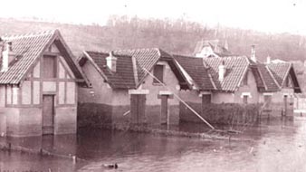 Crue de 1910, côté Seine, après la décrue.