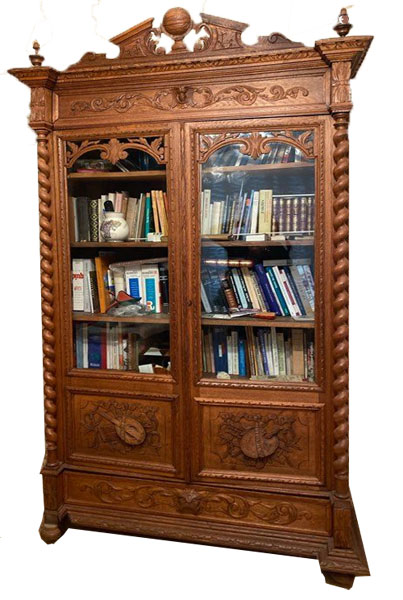 Ancienne armoire de bibliothèque.