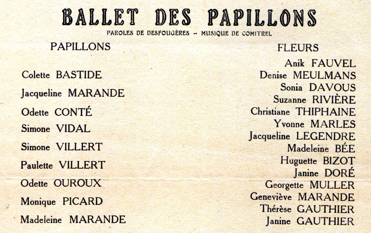 Ballet des papillons par des enfants.
