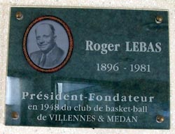 Plaque commémorative en l'honneur de Roger Lebas.