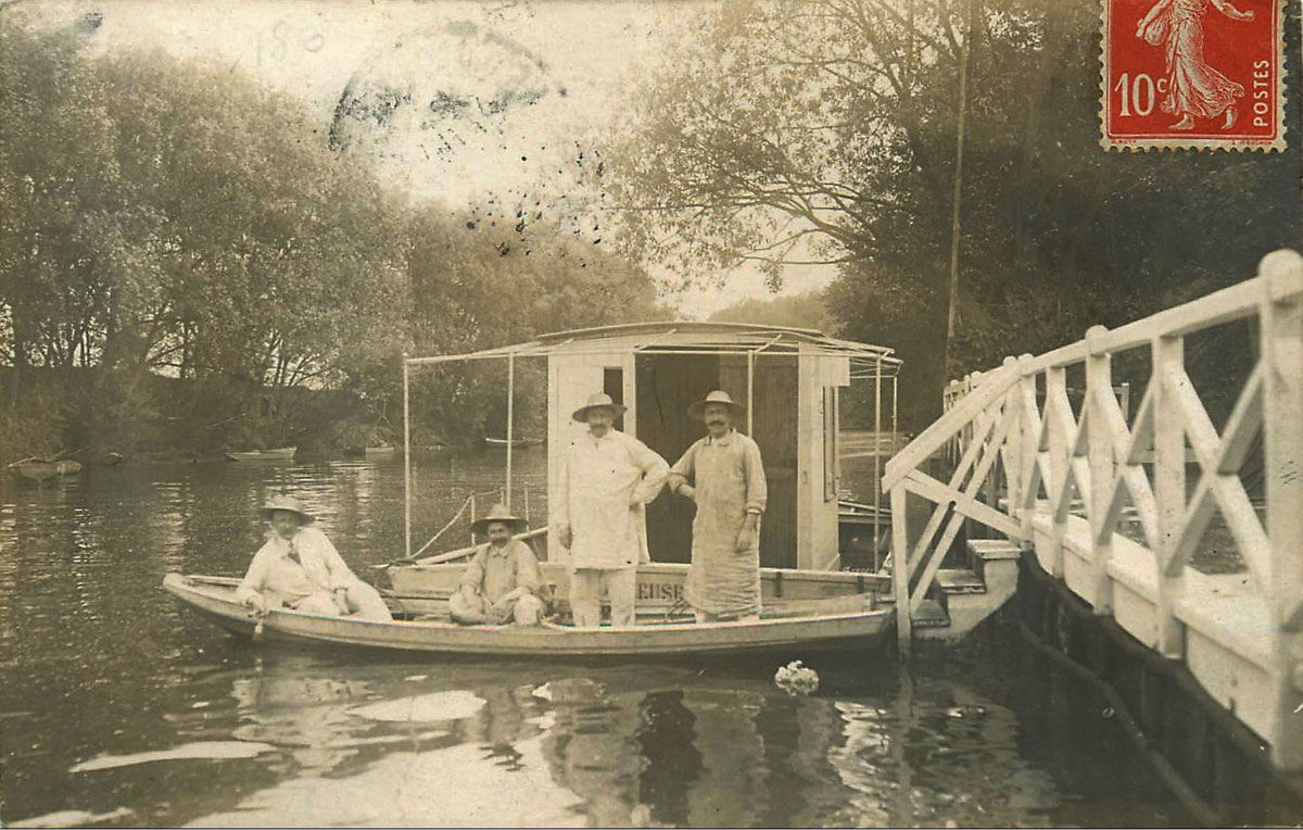 Bateau lavoir sur la Seine en 1911