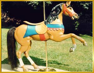 Manège de chevaux de bois.