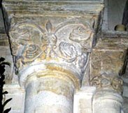 Chapiteau sculpté roman 1