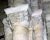 Chapiteau sculpté roman 2