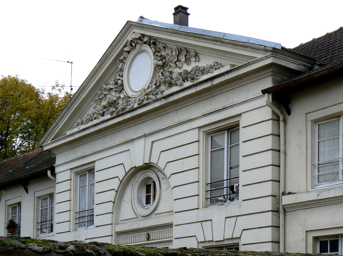 Fronton de la façade du château