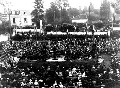 Concert dans le jardin communal.