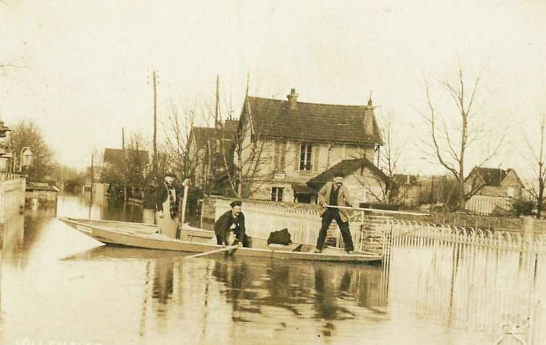 En barque dans l'avenue Foch.