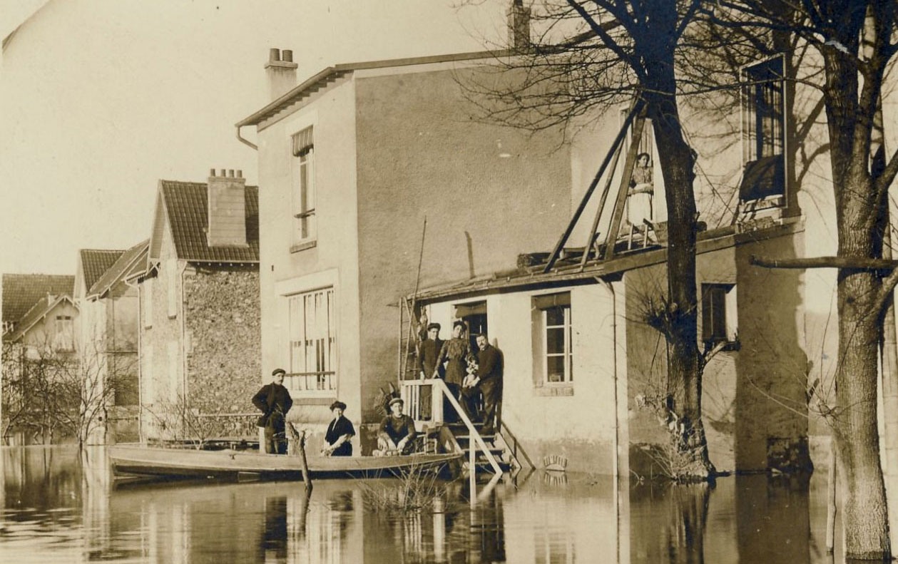 Evacuation d'une famille.