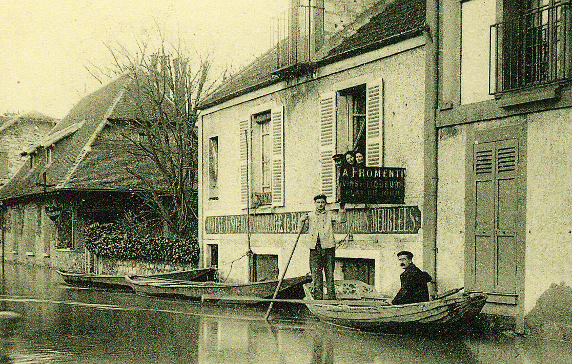 Rue du Pont inondée.