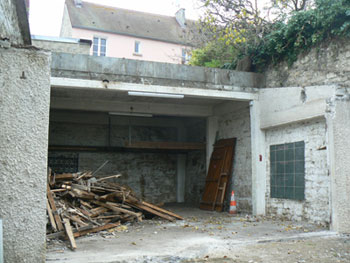Démolition du local technique avant la reconstruction du lavoir