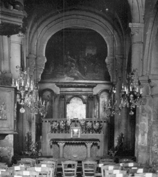 L'autel de l'église avec le tableau