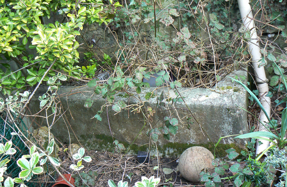 Vestiges de la fontaine de Breteuil
