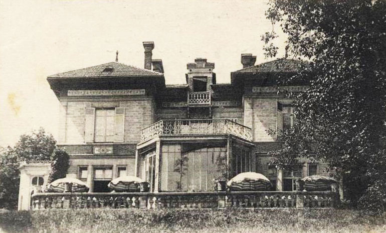 Terrasse de l'hostellerie de la Nourrée.