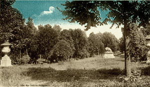 Le square avec la statue du lion.