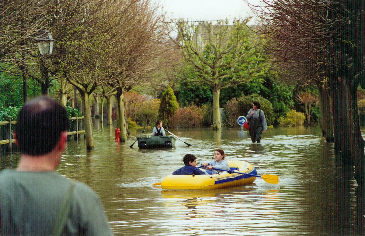 Canotage dans l'île de Villennes en 2011.