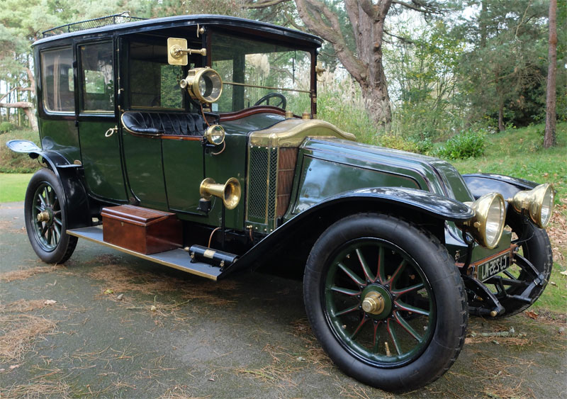 Limousine Renault de 1914.